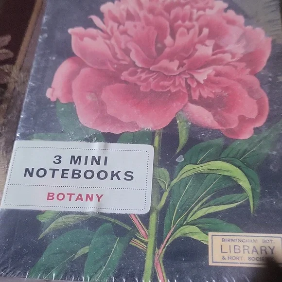 Cavellini Duo  three sealed notebooks flowers 💐  Sealed Designer  Pen Included - Picture 3 of 4